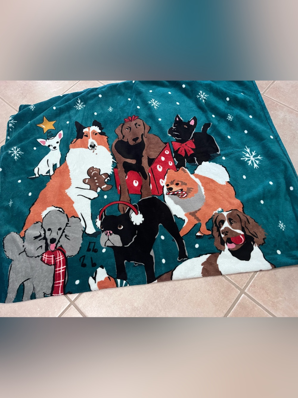 Vera Bradley Holiday Dogs Plush Throw Blanket
